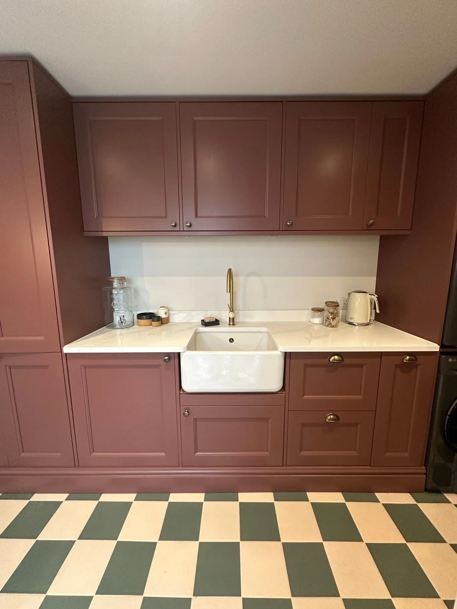 Fitted heather cabinets with quartz worktop and inset butler sink